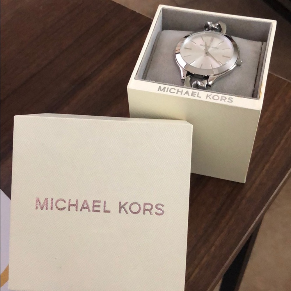 Michael Kors’ Chainlink Stainless Steel Watch🕰⛓